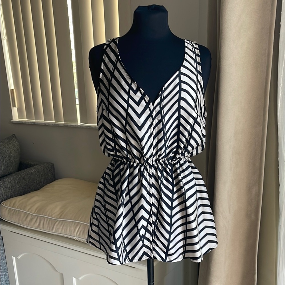 Forever 21 Black and White Chevron Women's Top S cinched waist